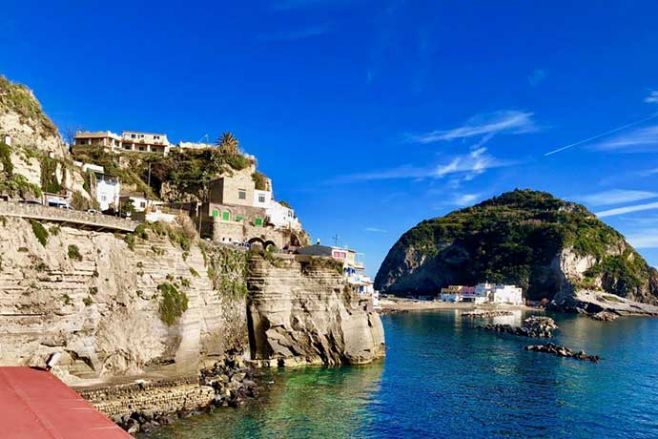 rent a villa in Ischia Porto